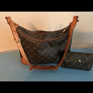 AUTHENTIC LV BOLOGNE 30